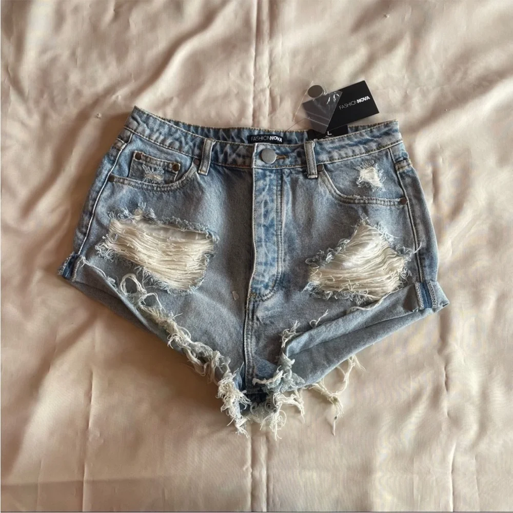 NEW! Fashion Nova - Light Wash High Rise Summer Distressed Denim Shorts Size L